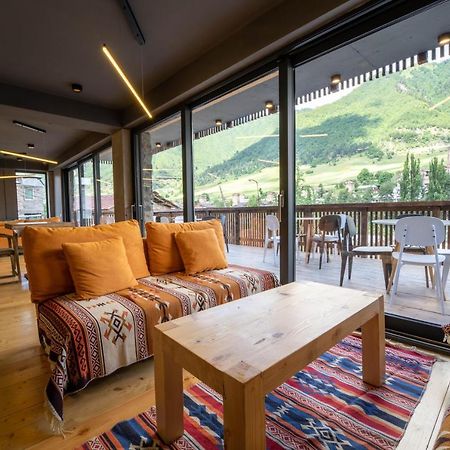 Hotel Lahili Mestia Exteriér fotografie